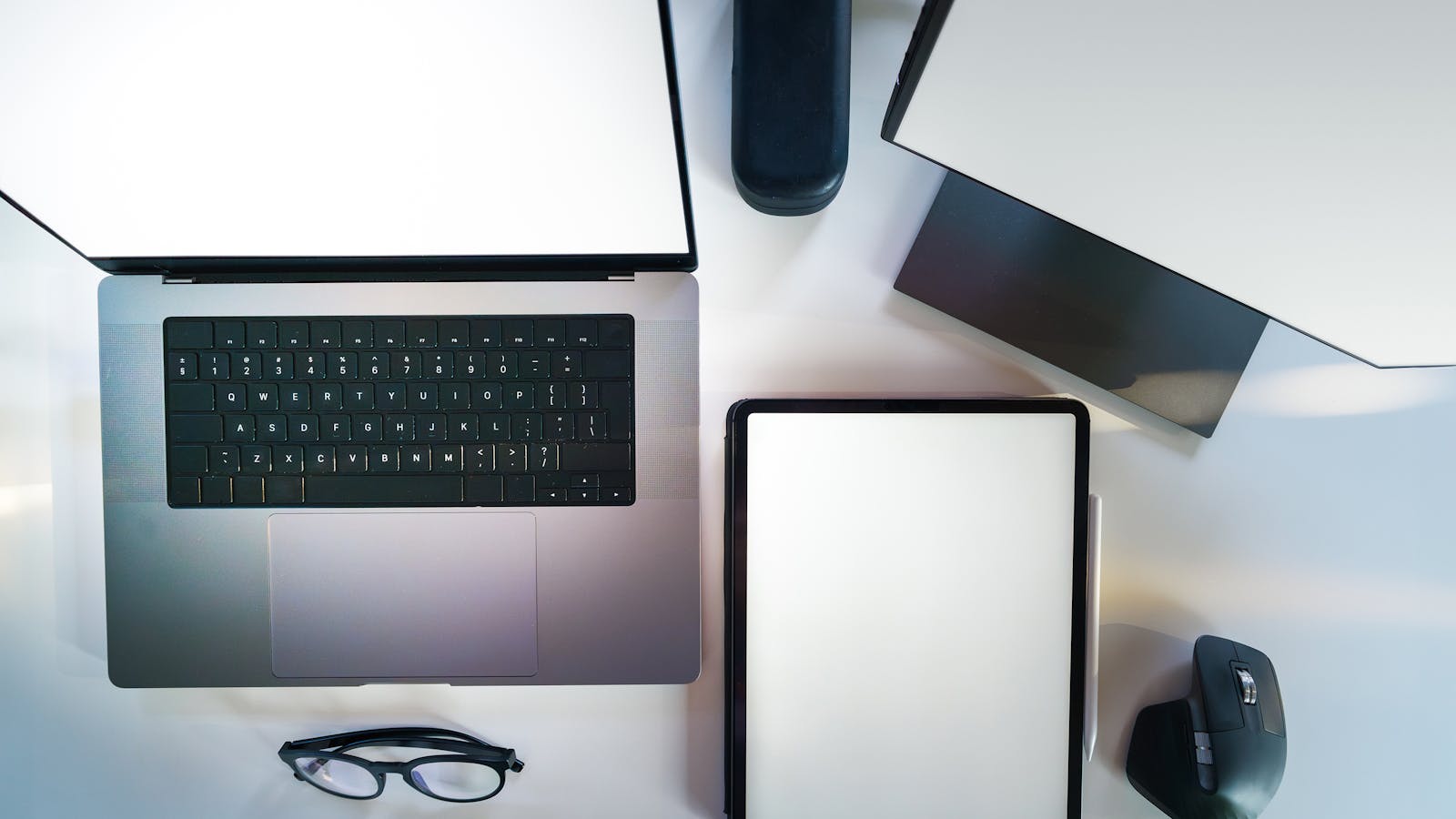 Tablet mit Telefon-App — KI-Telefonansage für 3CX einrichten.