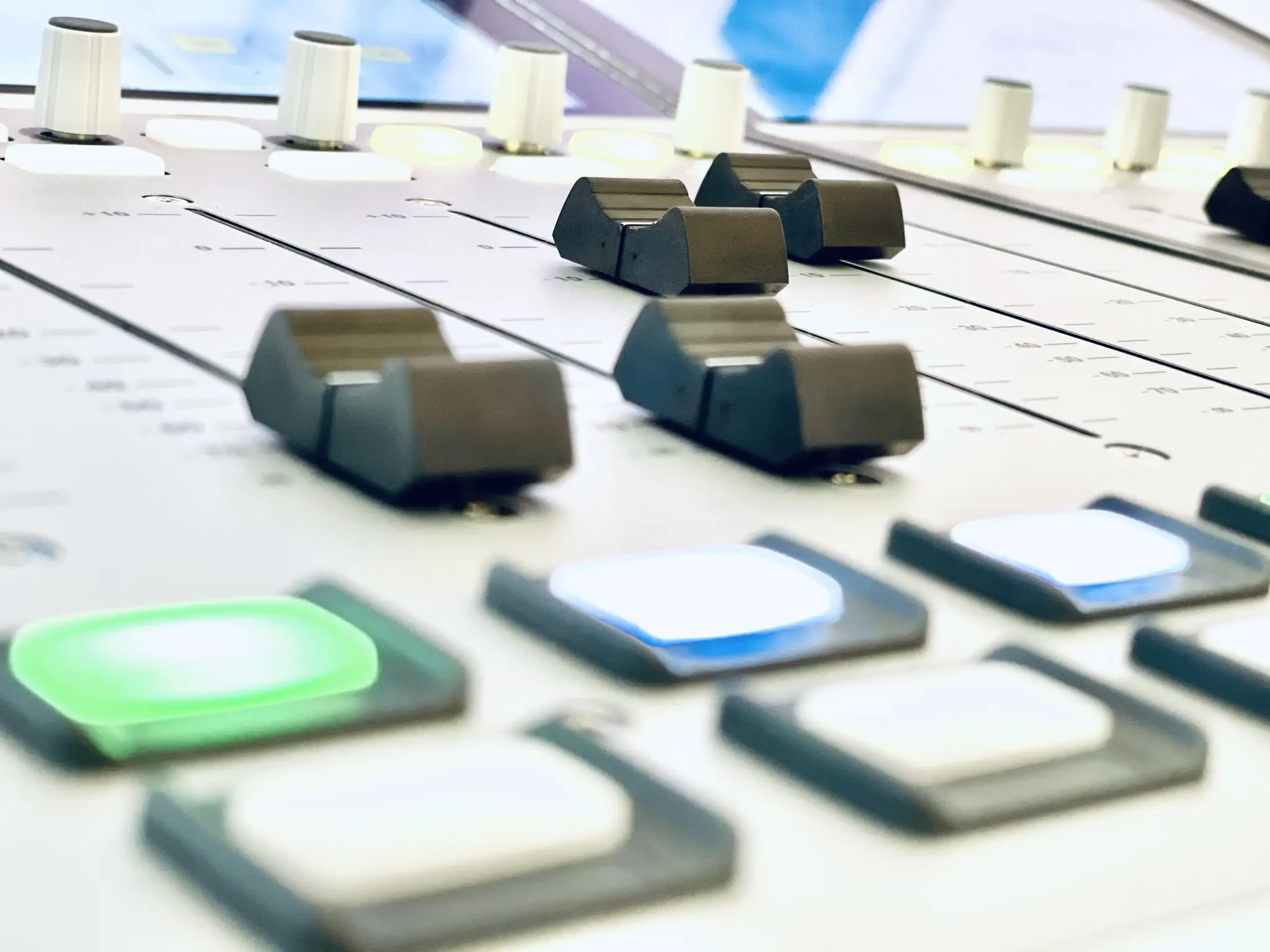 Telefonansagen aus dem Tonstudio – heute mit KI